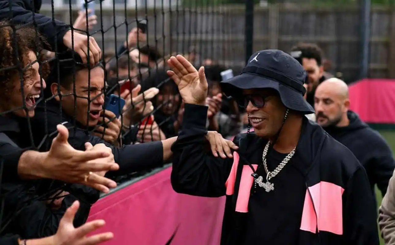 年陷入类似 年陷入类似